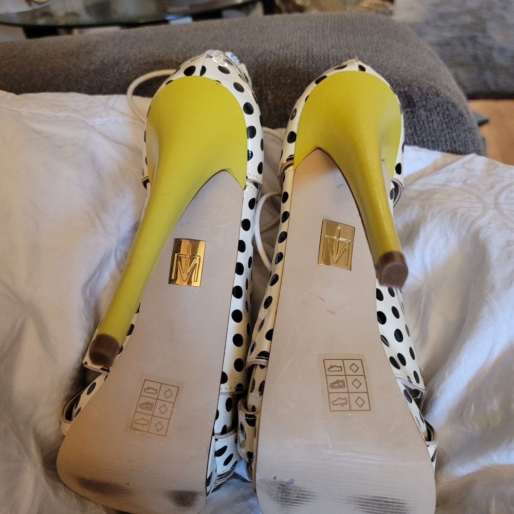 Shoes - Picture 5 of 6